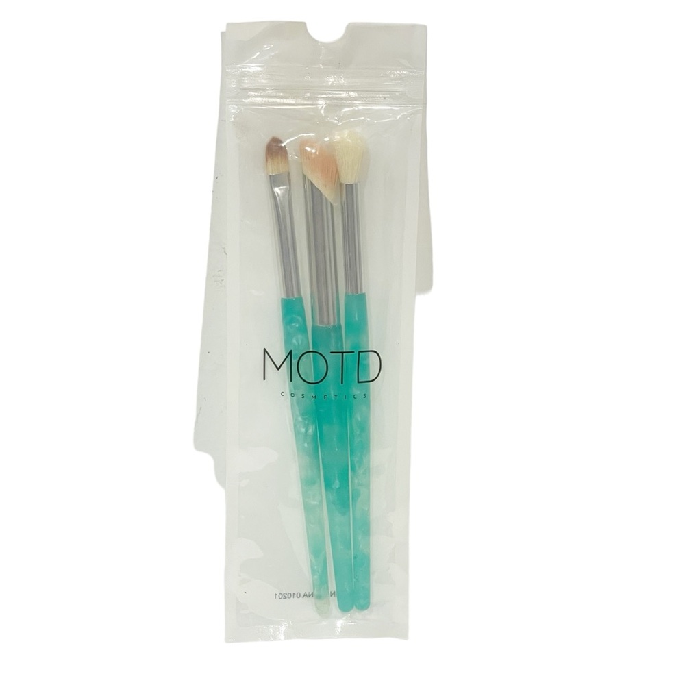 MOTD Cosmetics 3 Piece Eyeshadow Cosmetics Makeup Brush Set‎